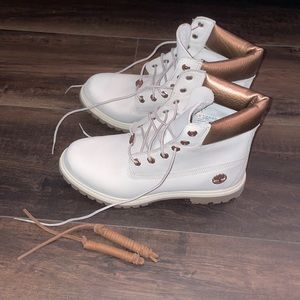 Timberland Beige and Rose Gold Women’s Size 11